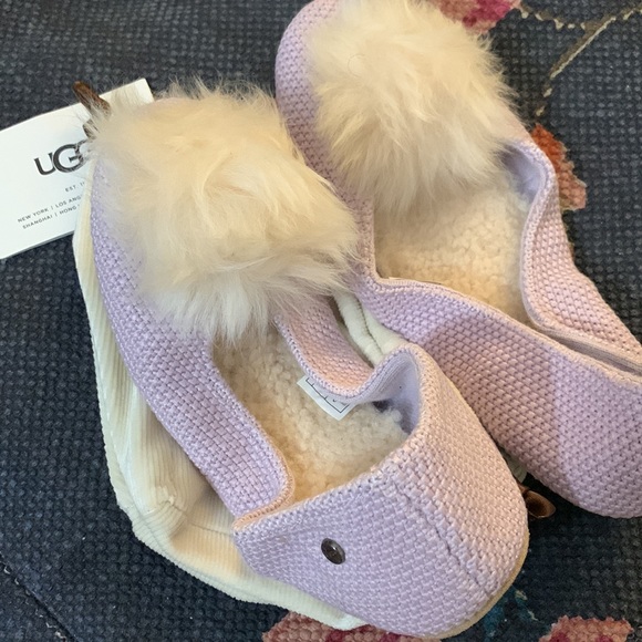 UGG slippers (used lightly) with original bag - Picture 5 of 8